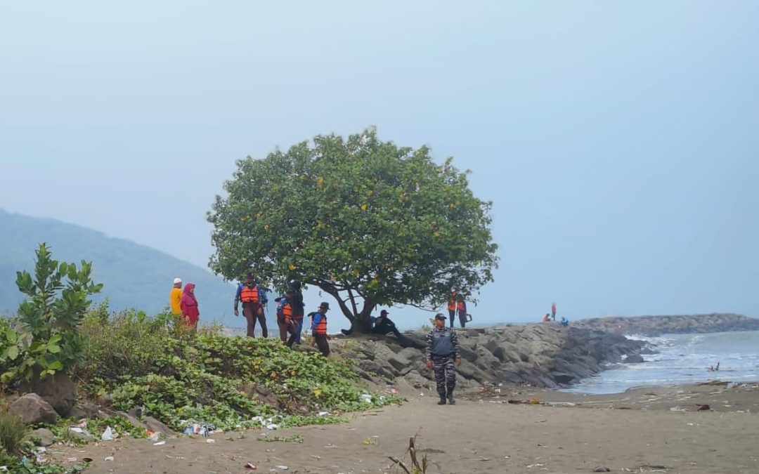 Pelajar Asal Jatilawang Hilang Tenggelam di Pantai, Bagana Satkoryon Nusawungu, Binangun, dan Kroya Bantu Pencarian