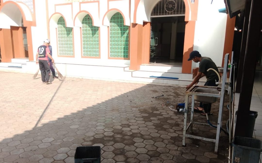 PR GP Ansor Pekuncen Bersama Takmir Masjid Baitussalam Gelar Bakti Sosial Menjelang Idul Adha 1445 H