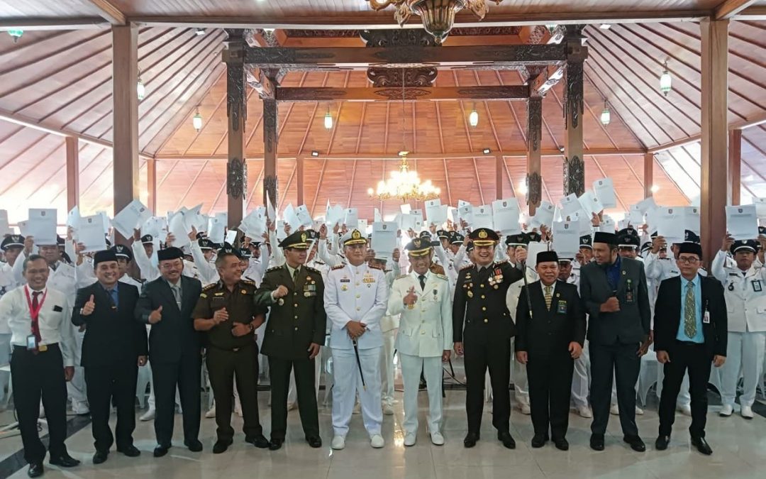 Perpanjangan Masa Jabatan Delapan Tahun, Kepala Desa Cilacap Terima SK Resmi