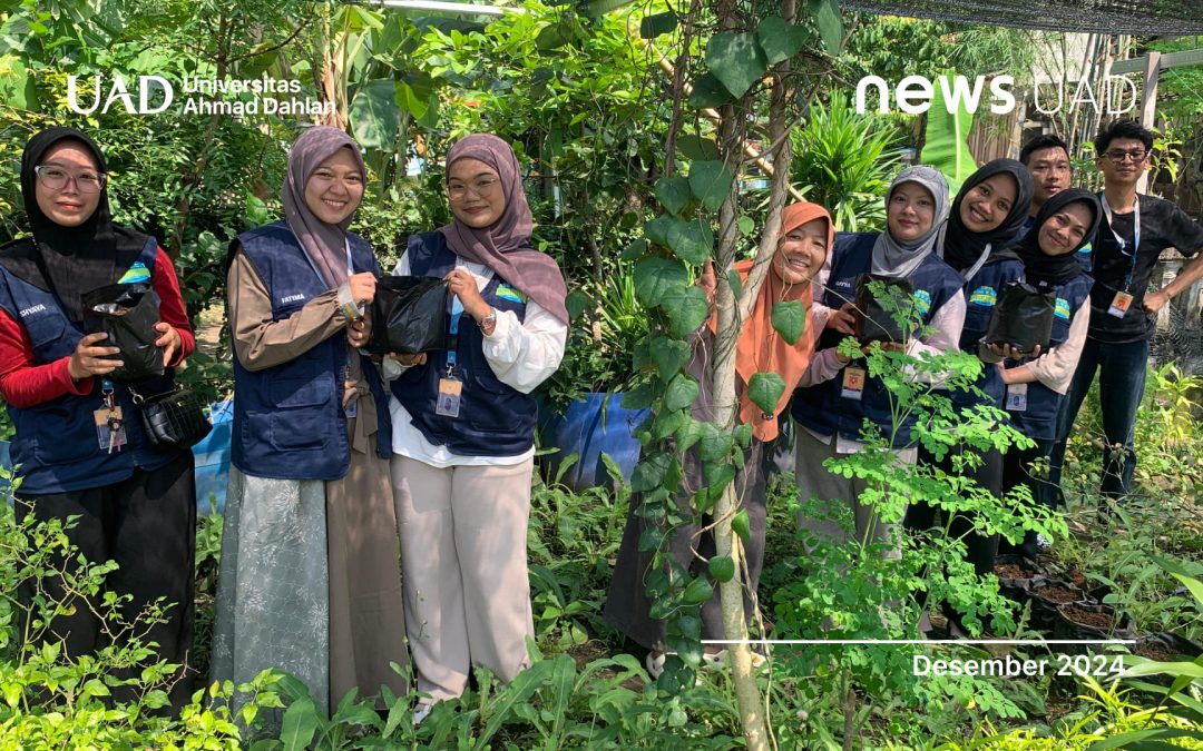 Tanam Toga, Tanam Harapan: Mahasiswa KKN UAD dan KWT Menur Budidaya Jahe Merah