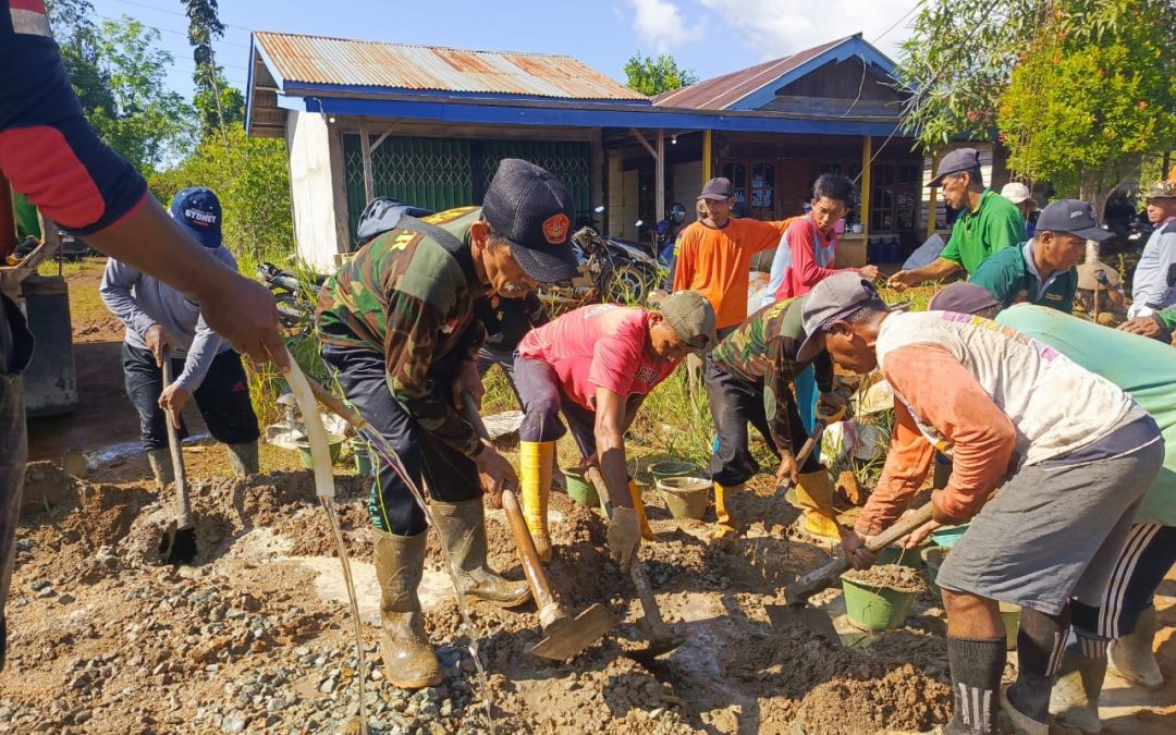 Semangat Gotong Royong Kader Ansor Warnai Pengecoran Gedung PAC di Bengkayang